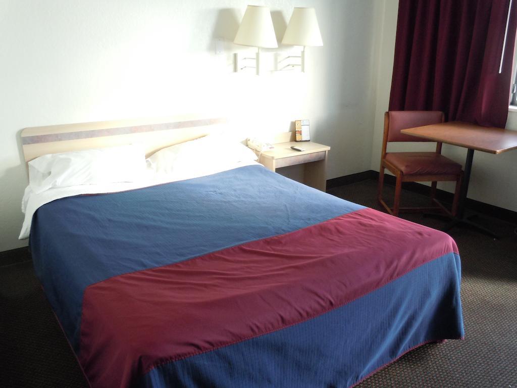 Travelodge By Wyndham Grand Rapids North Walker Buitenkant foto